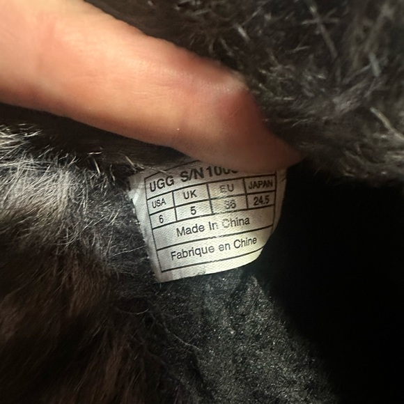 Furry ugg boots - Picture 5 of 5